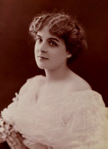 Nelly Martyl by Jean Reutlinger (Image 10715)
