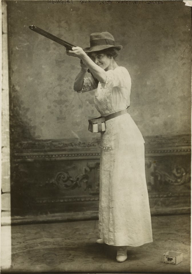 Nemours gun club - Miss M.V. Lannan - trap-shooting, Apr. 6, 1914 LCCN95505174