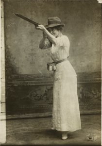 Nemours gun club - Miss M.V. Lannan - trap-shooting, Apr. 6, 1914 LCCN95505174