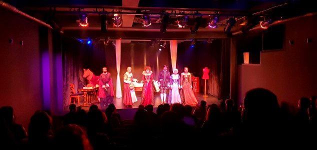 Neredeyse Kadın Elizabeth oyunu Amed Şehir Tiyatrosu 04