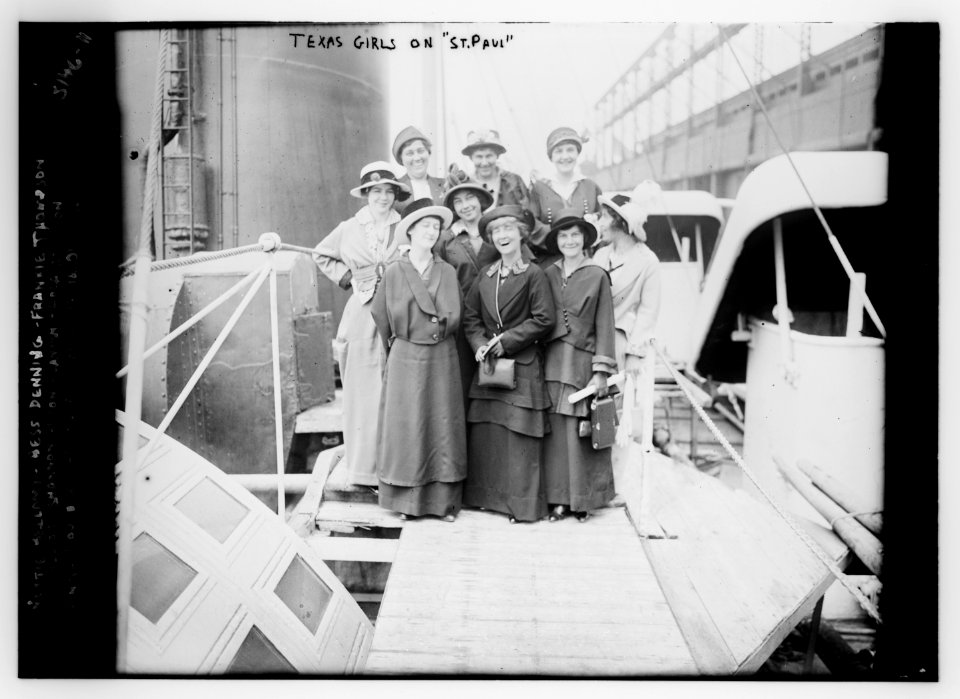 Nettie Bellamy, Bess Denning, Frankie Thompson, Lillian Shannon, Eton Blanton, Lola Solomon, Anna Dougherty, Clara McCormick, and Mamie O'Reilly- Texas Girls LCCN2014696533