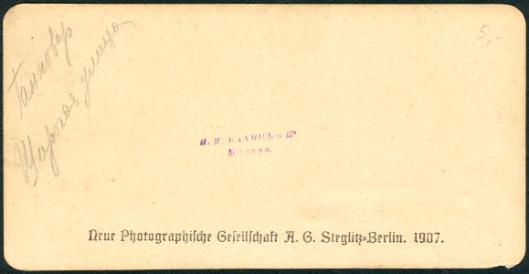 Neue Photographische Gesellschaft Stereoskopie 1907, Hannover 10 Breitestraße Rückseite mit Namen der Gesellschaft und Erst-Vertriebsdatum, blauer Stempel ... Moskau russisch, handschriftliche Notzi