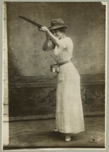 Nemours gun club - Miss M.V. Lannan - trap-shooting, Apr. 6, 1914 LCCN95505174
