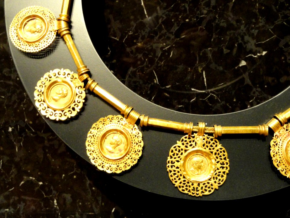 Necklace with Gold Coins, said to be from a tomb at Aboukir near Alexandria, Egypt, from the reign of Gordian III (238-243 CE) or slightly later - Nelson-Atkins Museum of Art - DSC08232