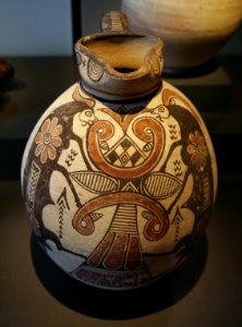 Neues Museum - Krug mit szenischer Darstellung1