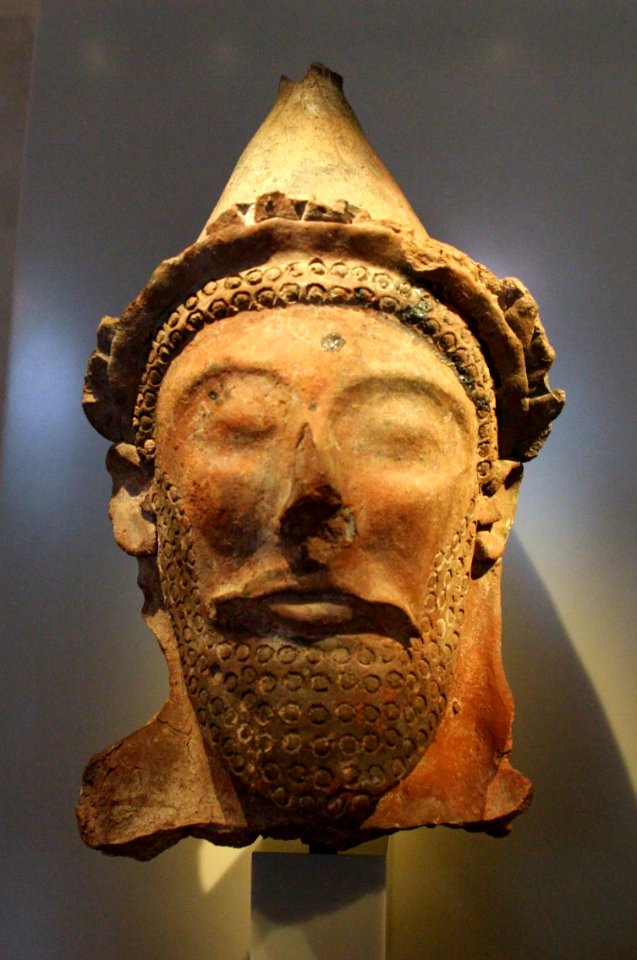 Neues Museum - Männerkopf mit Kegelhut
