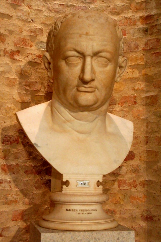 Neues Museum - Kolossalbildnis des römischen Kaisers Vespasian