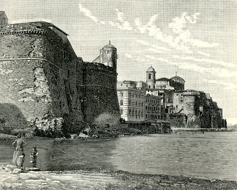 Nettuno antico castello e parte del paese