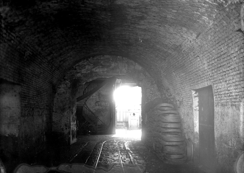 Neg. 26. Deposito en el puerto (Túnel) 2