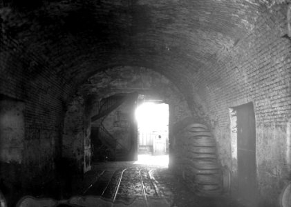 Neg. 26. Deposito en el puerto (Túnel) 2