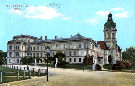 Neustrelitzer Residenzschloss Postkarte koloriert um 1920