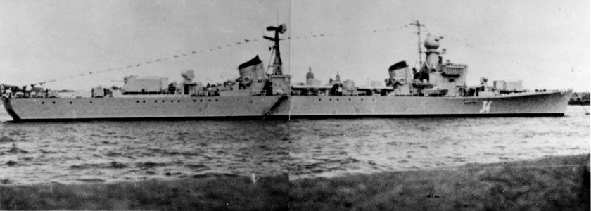 Neutrashimyy at anchor 1955 NH 79990