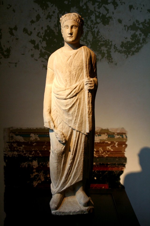 Neues Museum - Bekränzte Jünglingsstatue