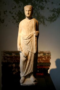 Neues Museum - Bekränzte Jünglingsstatue