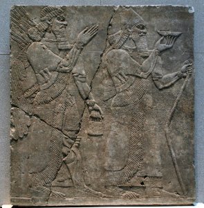 Neues Museum - Relief - König Assurnasirpal mit Genius