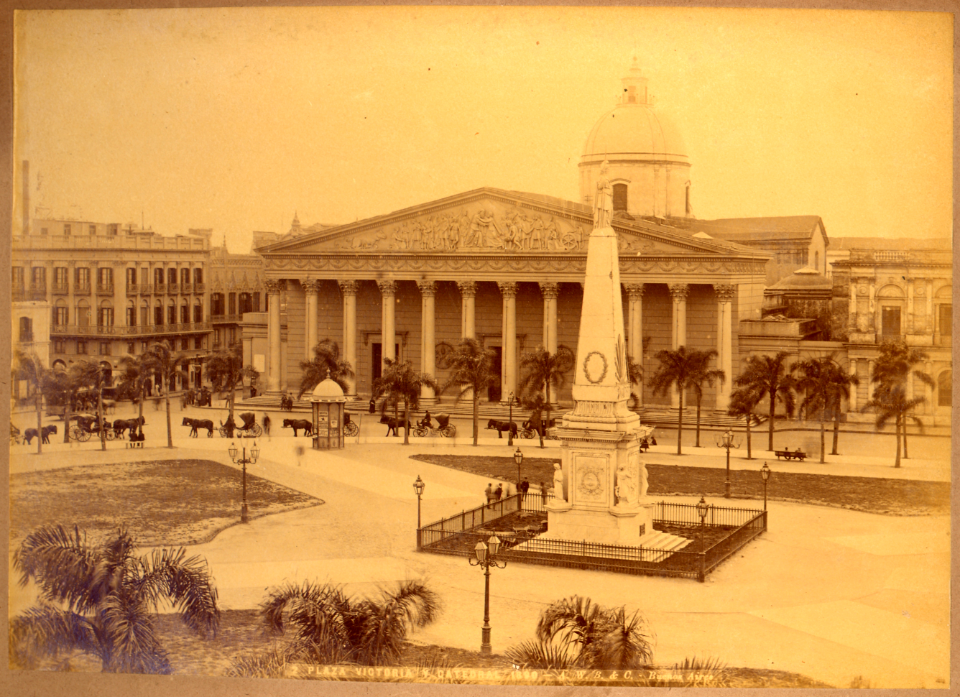 MG-05-005 (2. Plaza Victoria y Catedral. 1890.)
