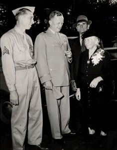 MG John W. Leonard, Alexander A. Drabik and his Parents in Toledo Zoo