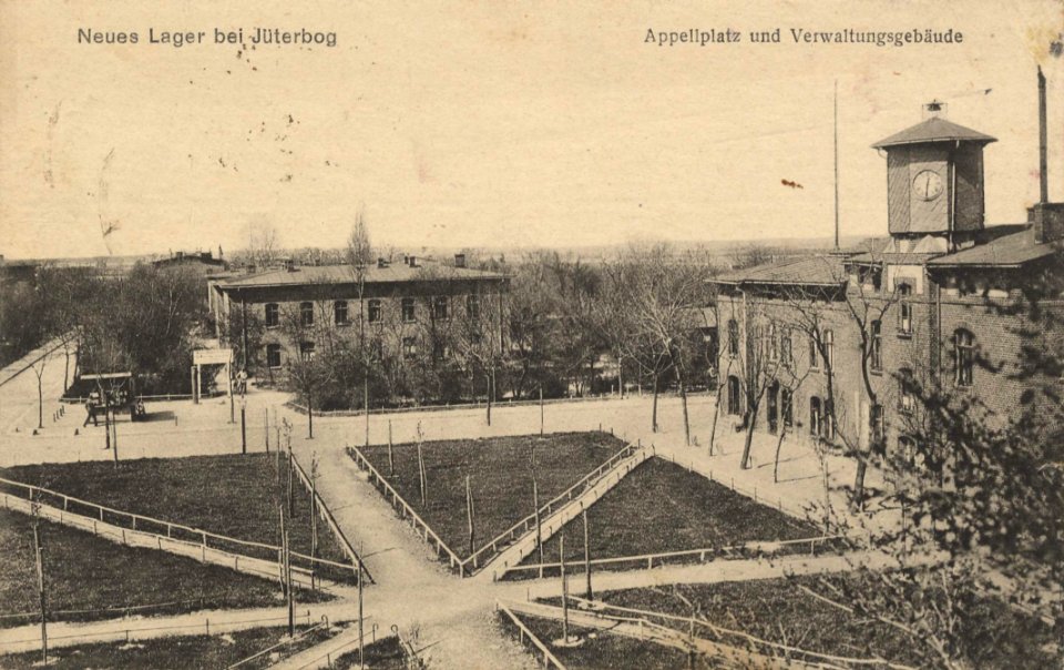 Neues Lager, Brandenburg - Truppenübungsplatz, Appellplatz und Verwaltungsgebäude (Zeno Ansichtskarten)
