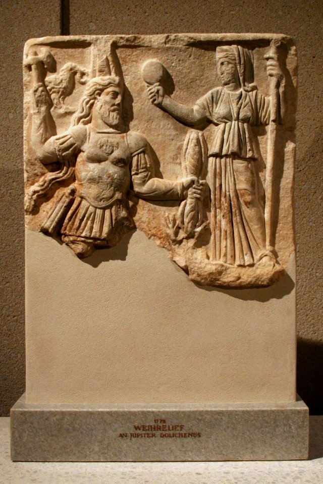 Neues Museum - Weihrelief für Jupiter Dolichenus und Juno