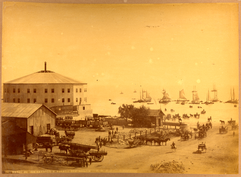 MG-05-036 (71. Hotel de Inmigrantes y puerto…)