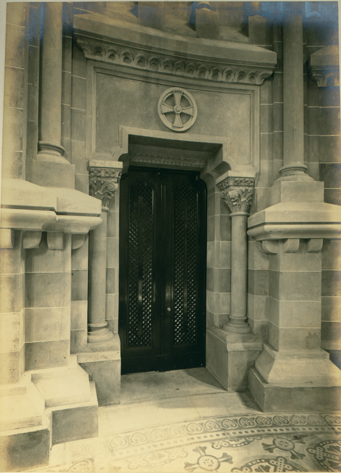 MG-21-033 (puertas de la sacristia a la iglesia)