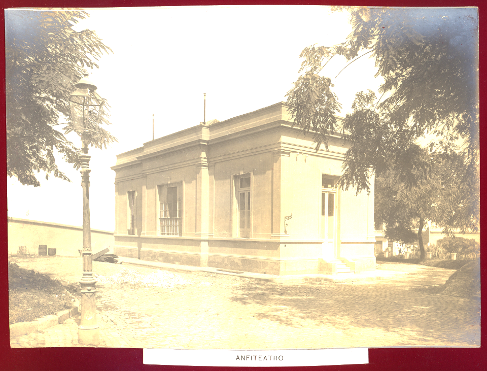 MG-53-010 (Hospital Rawson. Anfiteatro.)