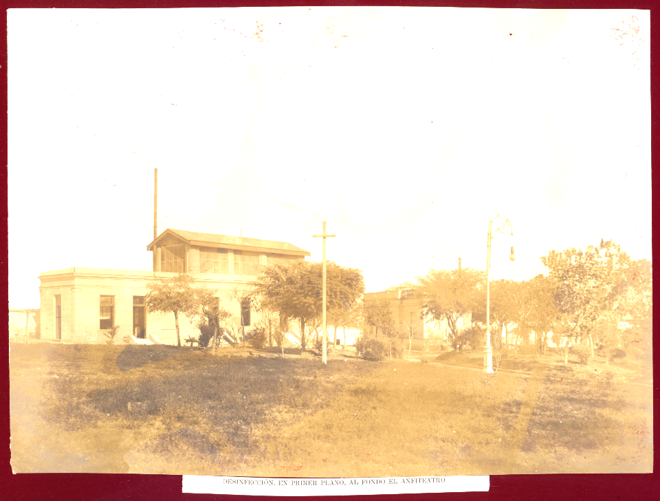 MG-53-018 (Hospital Rawson. Desinfección, en primer plano, al fondo el anfiteatro.)