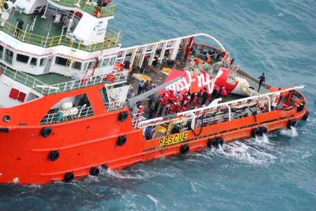 MH-60R Seahawk helicopter supports AirAsia Flight QZ8501 search operations 150110-N-DC018-125