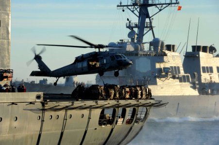 MH-60S Sea Hawk 131115-N-BD333-067