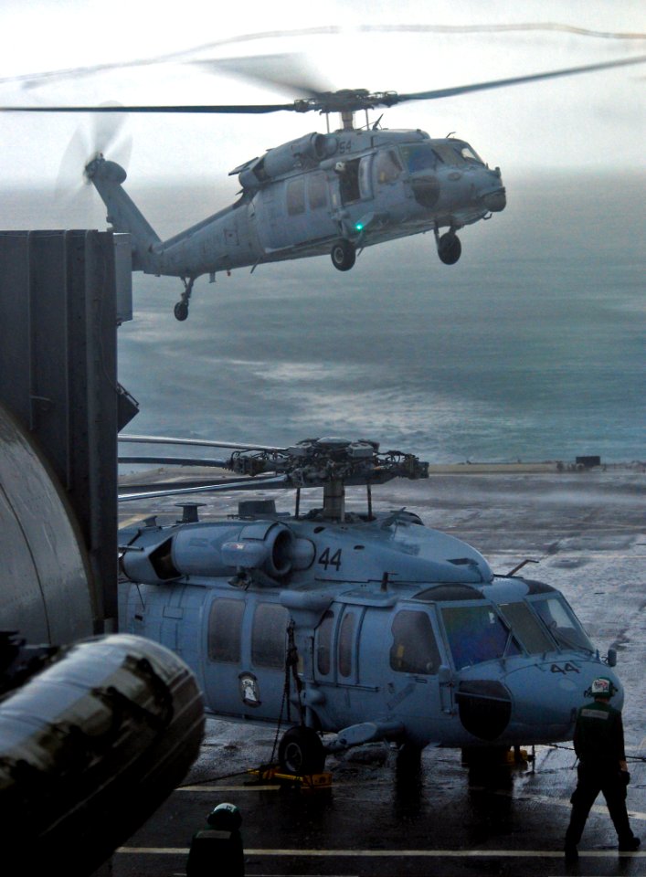 MH-60S Sea Hawk lands aboard USS Cleveland 110519-N-KB563-021