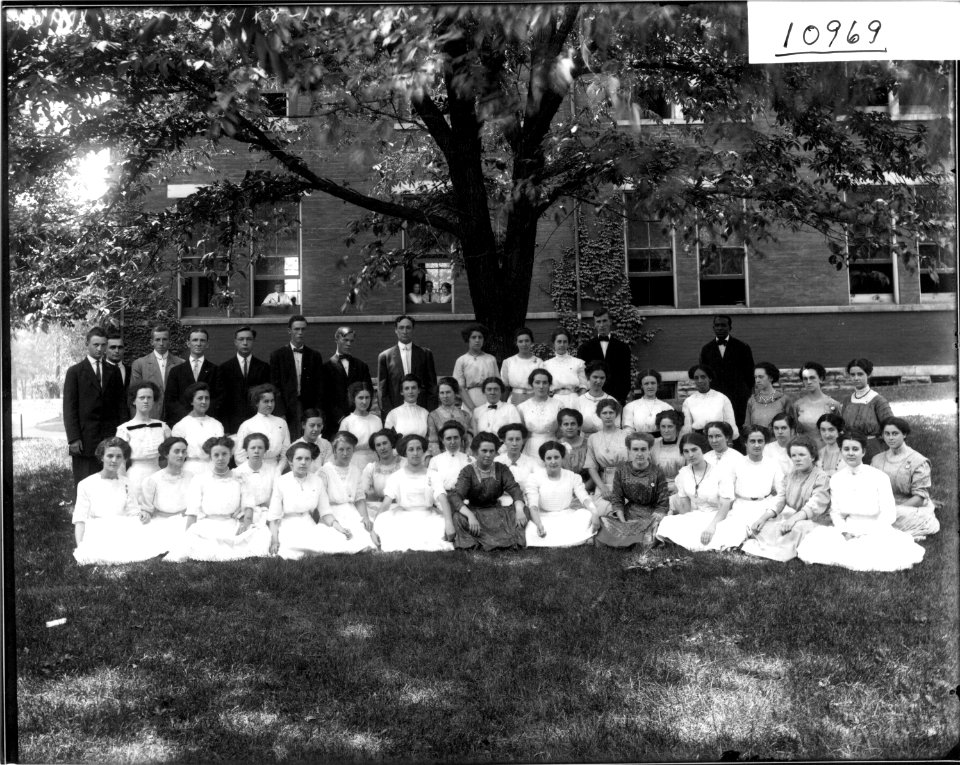 Miami University summer school English class in 1911 (3200540064)