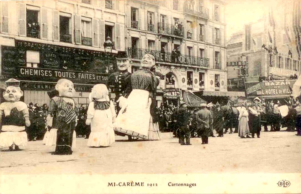 Mi-Carême 1912 - Figures géantes place de l'Hôtel de Ville