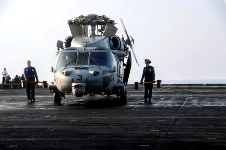 MH-60S Sea Hawk 130901-N-PM023-009