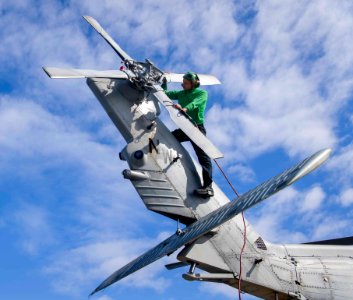 MH60R Sea Hawk Rotor (35651375413) (cropped)