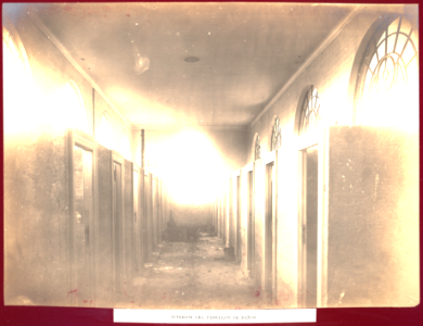 MG-53-041 (Hospital Alvear. Interior del pabellón de baños.)