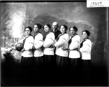 Miami women's basketball team 1911 (3199692995) photo