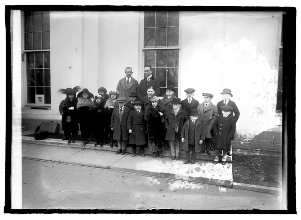 Midget group, 2-27-22 LCCN2016846114