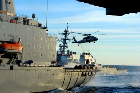 MH-60S Sea Hawk 131115-N-BD333-072