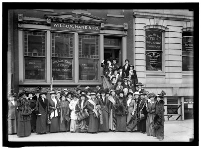 NEW JERSEY WOMAN SUFFRAGE GROUP. LEAVING HEADQUARTERS FOR WHITE HOUSE LCCN2016865053 photo