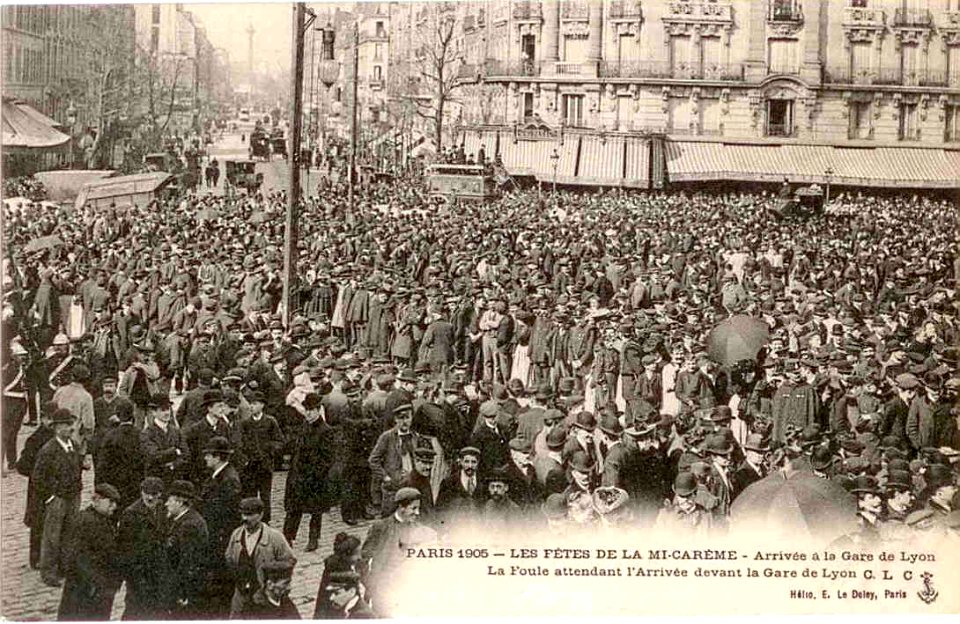 MI-CAREME A LA GARE DE LYON 1905