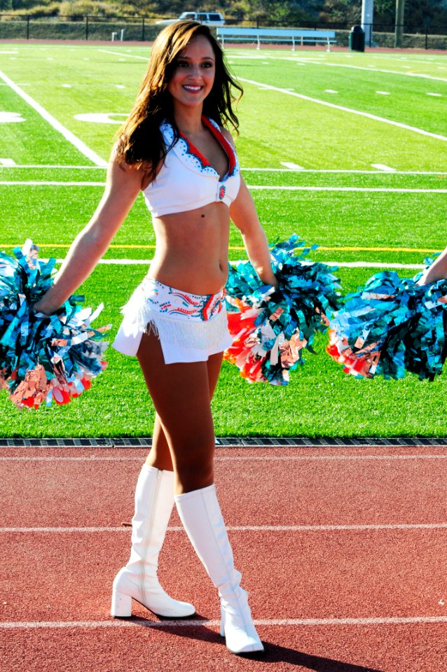 Miami Dolphins cheerleaders visit Guantanamo -i