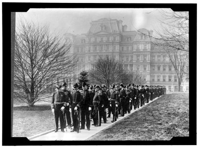 NEW YEAR'S RECEPTION AT WHITE HOUSE. ADMIRAL DEWEY, LEFT FRONT, AND OFFICERS STARTING FOR WHITE HOUSE. ADMIRAL BOB EVANS IS 3RD FROM FRONT, RIGHT LCCN2016867435