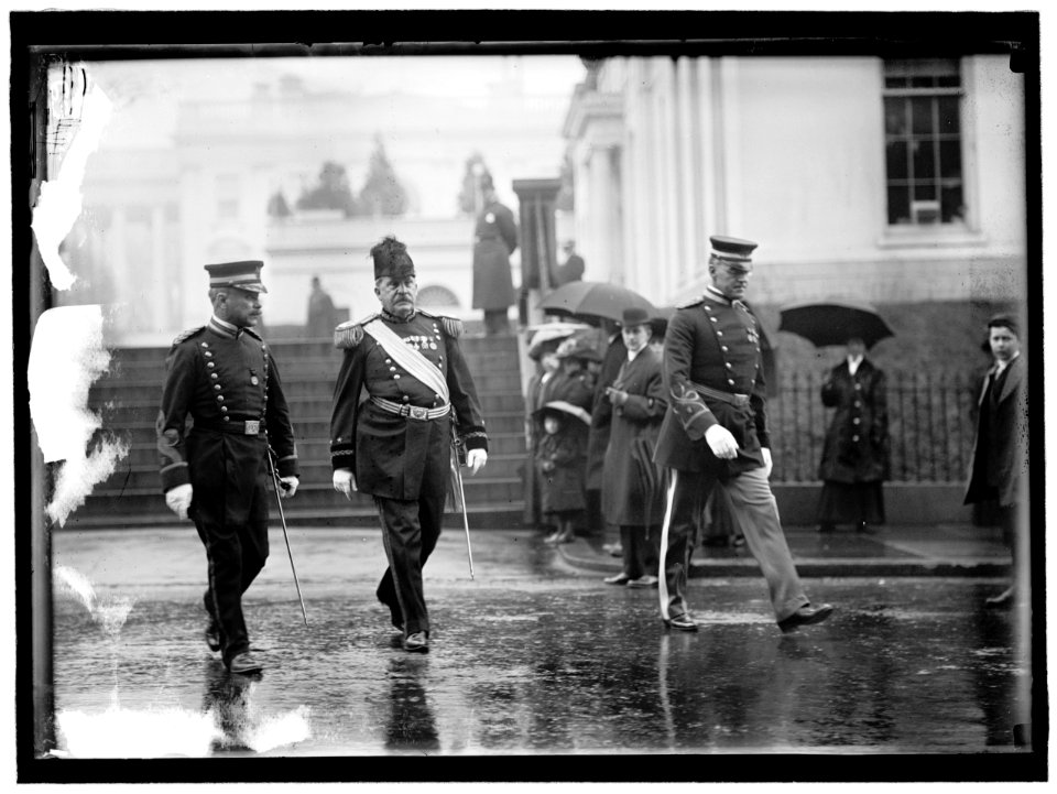 NEW YEAR'S RECEPTION AT WHITE HOUSE. COL. GEORGE RUHLEN; MAJ. GEN. C.B. HALL; CAPT. E.W. CLARK LCCN2016863208