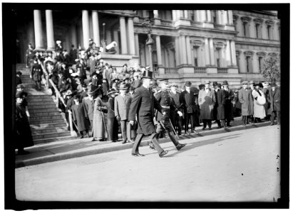 NEW YEAR'S RECEPTION AT WHITE HOUSE. GENERAL VIEW; ARMY AND NAVY OFFICERS LCCN2016864216