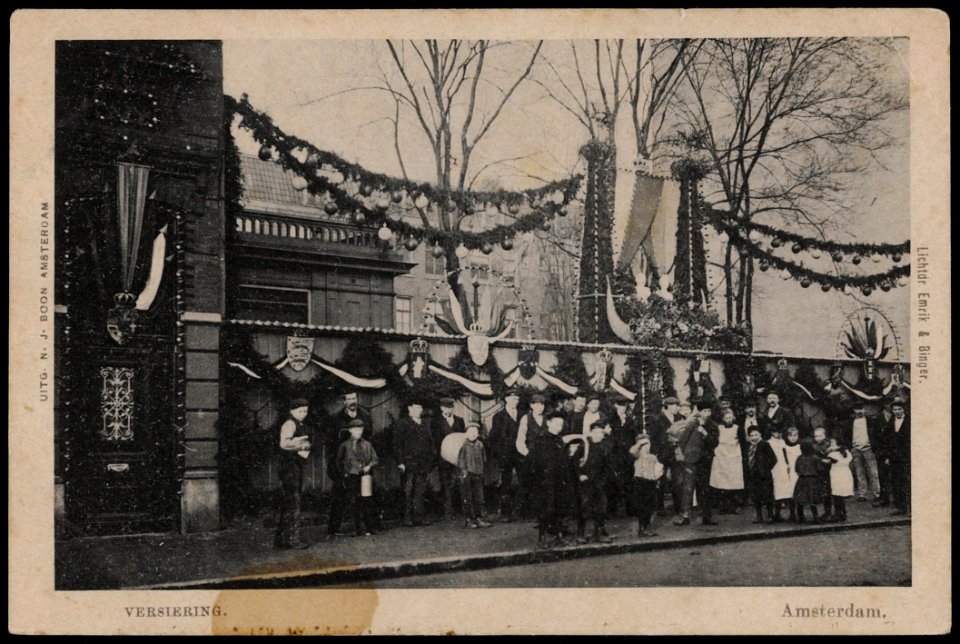 Middenweg, versiering tijdens de Kroningsfeesten, Afb PRKBB00193000009