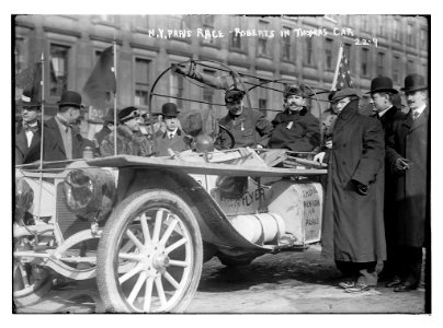New York - Paris race- Roberts in Thomas car LCCN2014680116