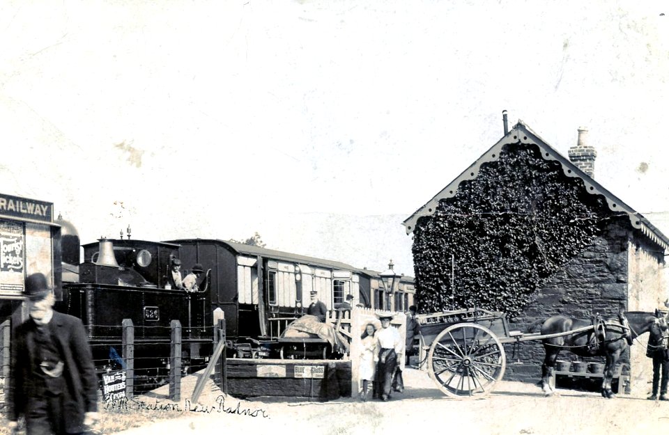 New Radnor railway station (postcard)