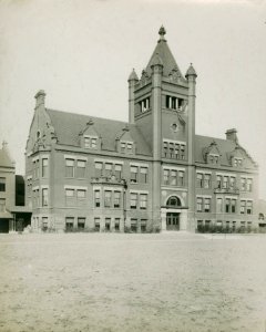 New Trier Township High School, Winnetka, Illinois, early 20th century (NBY 877)