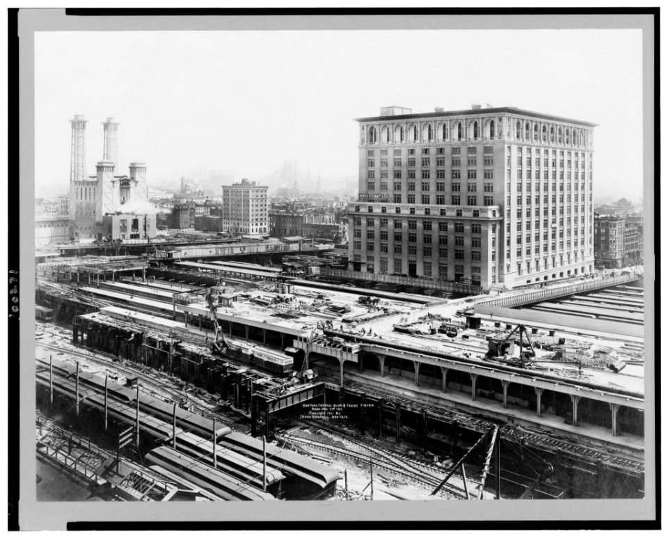 New York Central Bldg. & tracks made May 2nd 1911 LCCN90710890