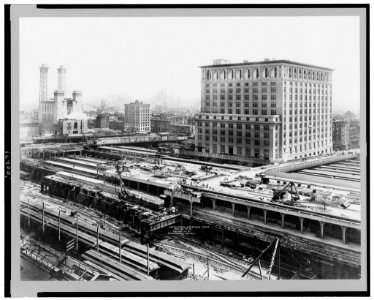 New York Central Bldg. & tracks made May 2nd 1911 LCCN90710890